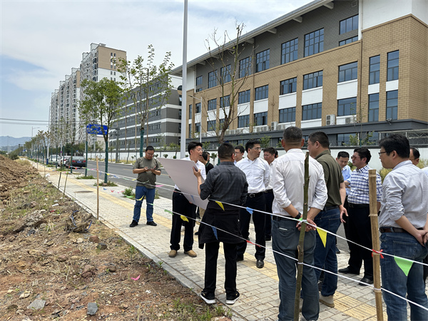 5月14日，县长王奇勇调研扬之学校项目.jpg